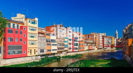 Blick auf die Altstadt von Girona, Katalonien, Spanien, Europa. Sommerreisen Stockfoto