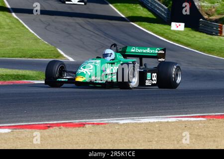 Jamie Constable, Tyrrell 011B, Masters Racing Legends, zwei Rennen von zwanzig Minuten für F1 Autos von 1966 bis 1985, aufgeteilt in vier Klassen, J Stockfoto