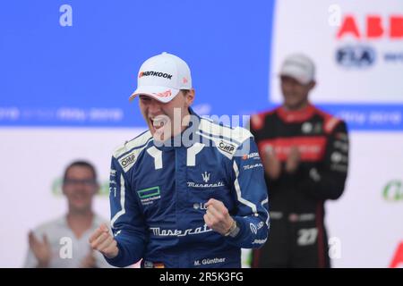 Jakarta, Indonesien. 4. Juni 2023. Maximilian Gunther von Maserati MSG Racing feiert den Gewinn des ABB Formel-E-Championship-Rennens JAKARTA E-Prix Runde 11 in Jakarta, Indonesien, am 4. Juni 2023. Kredit: Zulkarnain/Xinhua/Alamy Live News Stockfoto