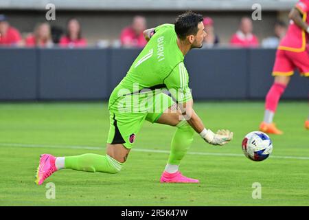 St. Louis, USA. 03. Juni 2023. St. Louis City Torwart Roman Bürki (1) rollt den Ball zu einem Teamkollegen. STL City spielte am 3. Juni 2023 im CITY Park Stadium in St. Houston Dynamo in einem Major League-Fußballspiel Louis, MO, USA. Foto: Tim Vizer/Sipa USA Kredit: SIPA USA/Alamy Live News Stockfoto