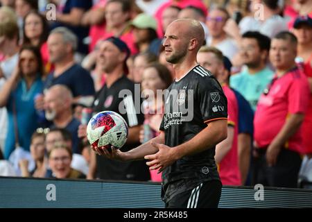 St. Louis, USA. 03. Juni 2023. Houston Dynamo Verteidiger Chase Gasper (30) schaut sich die Teamkollegen an, bevor sie einen Wurf werfen. STL City spielte am 3. Juni 2023 im CITY Park Stadium in St. Houston Dynamo in einem Major League-Fußballspiel Louis, MO, USA. Foto: Tim Vizer/Sipa USA Kredit: SIPA USA/Alamy Live News Stockfoto