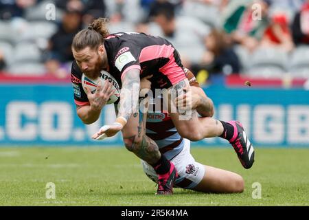 Chris McQueen von Huddersfield Giants wird während des Spiels der Betfred Super League in St. James' Park, Newcastle-upon-Tyne. Foto: Sonntag, 4. Juni 2023. Stockfoto