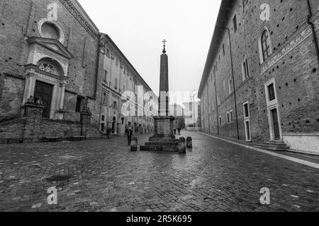 Spaziergang durch die Gassen der Renaissance Urbino (Italien) Stockfoto