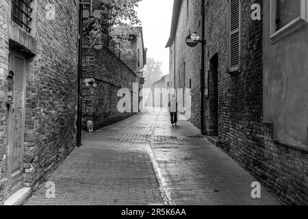 Spaziergang durch die Gassen der Renaissance Urbino (Italien) Stockfoto