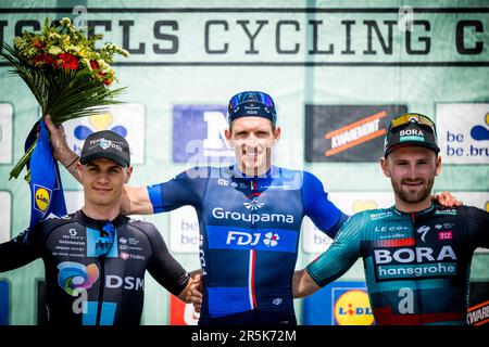 Brüssel, Belgien. 04. Juni 2023. Dänisches Tobias Lund Andresen Team DSM, französischer Arnaud Demare von Groupama-FDJ und belgischer Jordi Meeus von Bora-Hansgrohe auf dem Podium nach dem eintägigen Radrennen Brussels Cycling Classic, 203, 9 km von und nach Brüssel, Sonntag, 04. Juni 2023. BELGA FOTO JASPER JACOBS Kredit: Belga News Agency/Alamy Live News Stockfoto