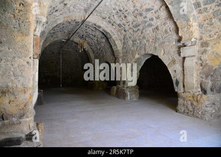 Es gibt Moscheen, Brunnen, Brücken und Caravanserais aus der osmanischen Zeit in der Stadt Inay, die sich in der Stadt Usak in der Türkei befindet. Stockfoto