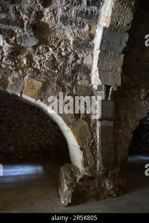 Es gibt Moscheen, Brunnen, Brücken und Caravanserais aus der osmanischen Zeit in der Stadt Inay, die sich in der Stadt Usak in der Türkei befindet. Stockfoto