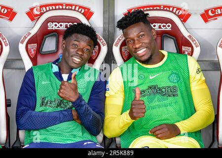 Turin, Italien. 03. Juni 2023. Andre Onana (R) und Ebenezer Akinsanmiro (L) von Inter vor der Serie Ein Spiel zwischen Torino und Inter im Stadio Olimpico in Turin gesehen. (Foto: Gonzales Photo/Alamy Live News Stockfoto