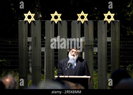 VUGHT - Häuptling Rabbi Binyomin Jacobs anlässlich eines Gedenkens an die Kindertransporte im Nationaldenkmal Camp Vught, wo am 6. Und 7. Juni 1943, vor 80 Jahren dieses Jahres, fast 1300 Kinder von den deutschen Besatzern von Vught in das Vernichtungslager Sobibor transportiert und sofort vergast wurden. ANP RAMON VAN FLYMEN niederlande raus - belgien raus Stockfoto