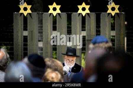 VUGHT - Häuptling Rabbi Binyomin Jacobs anlässlich eines Gedenkens an die Kindertransporte im Nationaldenkmal Camp Vught, wo am 6. Und 7. Juni 1943, vor 80 Jahren dieses Jahres, fast 1300 Kinder von den deutschen Besatzern von Vught in das Vernichtungslager Sobibor transportiert und sofort vergast wurden. ANP RAMON VAN FLYMEN niederlande raus - belgien raus Stockfoto