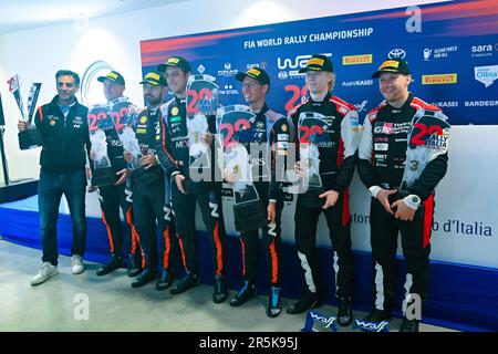 Sardegna, Italien. 04. Juni 2023. Esapekka Lappi (Fin) Janne Ferm (Fin), Thierry Neuville (Bel) Martijn Wydaeghe (Bel) Kalle Rovanpera (Fin) Jonne Halttunen (Fin) Celebrating, Media Centre, 04. Juni 2023 in Olbia, Sardinien, Italien Kredit: Independent Photo Agency/Alamy Live News Stockfoto