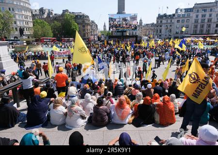 Trafalgar Square, London, Großbritannien. Am 4. Juni 2023 gedenken Sikhs am Trafalgar Square dem 1984 eröffneten Massaker am Goldenen Tempel von Amritsar. Kredit: Matthew Chattle/Alamy Live News Stockfoto