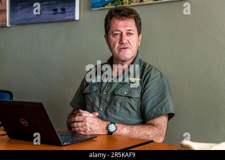 Leiter des Majete Wildlife Reserve in Malawi. John Adendorff, Park Manager of African Parks im Majete Wildlife Reserve, Malawi, während einer Präsentation. Stockfoto