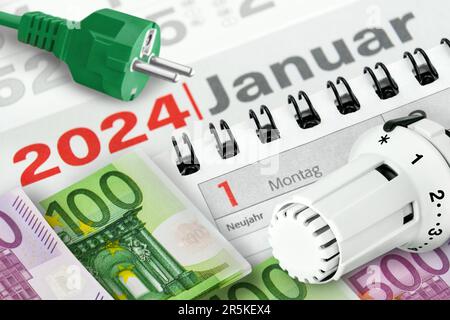 Konzept für Energie und Deutscher Kalender Datum 1. Januar 2024 Heizungsthermostat, Euro Geldscheine und grünes Stromkabel Stockfoto