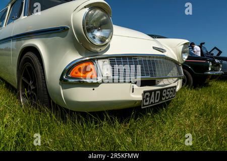 Ford Anglia. Oldtimer-Treffen auf Hanley Farm, Chepstow. Stockfoto