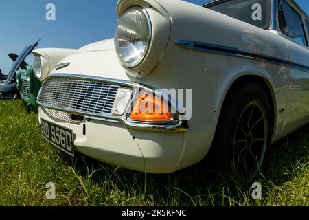 Ford Anglia. Oldtimer-Treffen auf Hanley Farm, Chepstow. Stockfoto