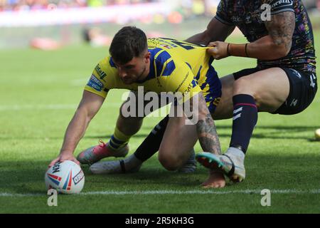 Newcastle, Großbritannien. Am 4. Juni 2023Warrington tritt der Connor Wrench von Wolves während des Spiels der Betfred Super League zwischen dem Hull Football Club und Warrington Wolves in St. auf James's Park, Newcastle, Sonntag, den 4. Juni 2023. (Foto: Mark Fletcher | MI News) Guthaben: MI News & Sport /Alamy Live News Stockfoto