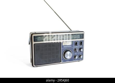 National Panasonic RF-1110 LBS Transistorradio von 1978, Antenne erweitert, isoliert auf weißem Hintergrund Stockfoto