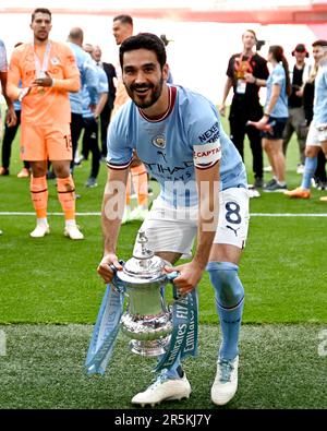 London, Großbritannien. 3. Juni 2023. Ilkay Gundogan aus Manchester City mit dem FA Cup 2022/23 während des FA Cup-Spiels im Wembley Stadium, London. Das Bild sollte lauten: Gary Oakley/Sportimage Credit: Sportimage Ltd/Alamy Live News Stockfoto