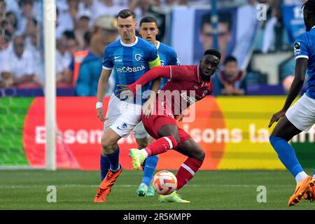 GENK - (lr) Bryan Heynen von KRC Genk, Mandela Keita vom Royal Antwerpen FC während der Playoffs der belgischen Jupiler Pro League Championship zwischen KRC Genk und dem Royal Antwerpen FC am 4. Juni 2023 in Genk, Belgien. AP | niederländische Höhe | GERRIT VON KÖLN Stockfoto