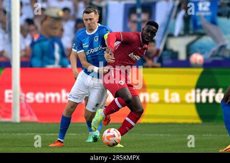 GENK - (lr) Bryan Heynen von KRC Genk, Mandela Keita vom Royal Antwerpen FC während der Playoffs der belgischen Jupiler Pro League Championship zwischen KRC Genk und dem Royal Antwerpen FC am 4. Juni 2023 in Genk, Belgien. AP | niederländische Höhe | GERRIT VON KÖLN Stockfoto