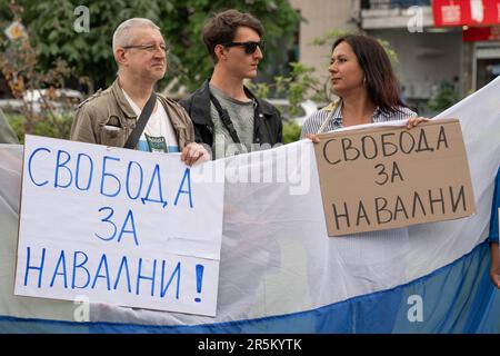 Oppositionsorientierte Russen bei einem Treffen zur Unterstützung von Alexej Navalny in Sofia, Bulgarien Stockfoto