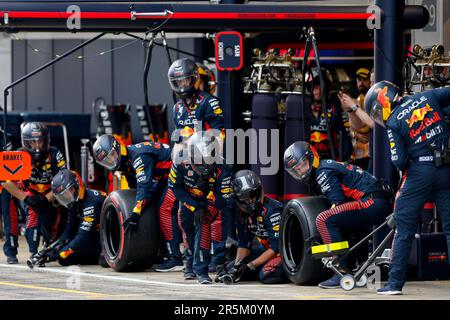 Montmelo, Spanien. 04. Juni 2023. Mechaniker, Mekaniker, Mechaniker während der Formel 1 AWS Gran Premio de Espana 2023, 7. Runde der Formel-1-Weltmeisterschaft 2023 vom 2. Bis 4. Juni 2023 auf der Circuit de Barcelona-Catalunya in Montmelo, Spanien - Foto DPPI Credit: DPPI Media/Alamy Live News Stockfoto