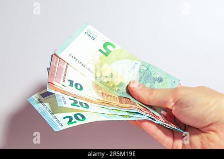 euro-Banknoten in der Hand Stockfoto