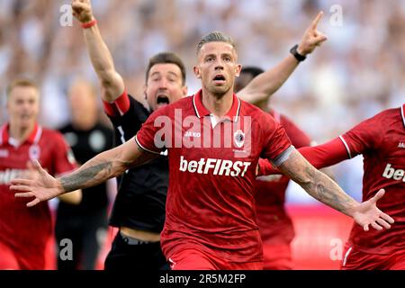 GENK – Toby Alderweireld vom Royal Antwerp FC feiert die 2-2 während der belgischen Jupiler Pro League Championship Playoffs zwischen KRC Genk und dem Royal Antwerpen FC am 4. Juni 2023 in Genk, Belgien. AP | niederländische Höhe | GERRIT VON KÖLN Stockfoto