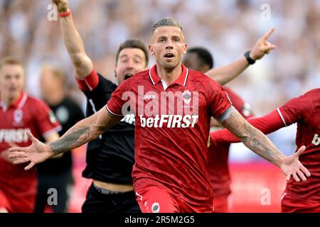 GENK – Toby Alderweireld vom Royal Antwerp FC feiert die 2-2 während der belgischen Jupiler Pro League Championship Playoffs zwischen KRC Genk und dem Royal Antwerpen FC am 4. Juni 2023 in Genk, Belgien. AP | niederländische Höhe | GERRIT VON KÖLN Stockfoto