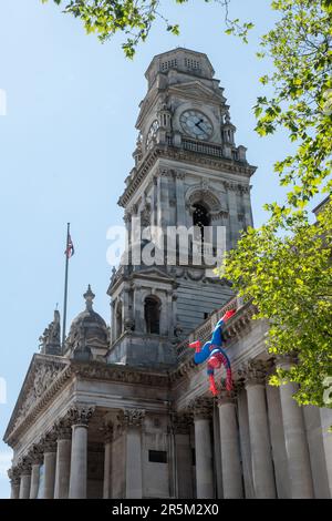 3. Juni 2023. Die beliebte Comic Con fand an einem sonnigen Wochenende in Portsmouth, Hampshire, England, statt. In Kostümen verkleidete Teilnehmer nahmen an der zweitägigen Veranstaltung im Guildhall im Stadtzentrum Teil. Stockfoto