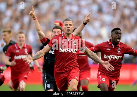 GENK – Toby Alderweireld vom Royal Antwerp FC feiert die 2-2 während der belgischen Jupiler Pro League Championship Playoffs zwischen KRC Genk und dem Royal Antwerpen FC am 4. Juni 2023 in Genk, Belgien. AP | niederländische Höhe | GERRIT VON KÖLN Stockfoto