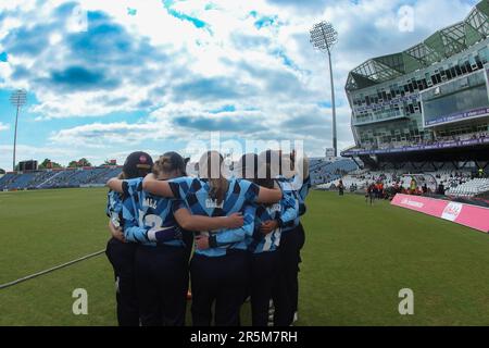 Leeds, Großbritannien. 04. Juni 2023. Headingley Stadium, Leeds, West Yorkshire, 4. Juni 2023. Während des Charlotte Edwards Cup-Spiels zwischen Northern Diamonds und Southern Vipers im Headingley Stadium, Leeds Credit: Touchlinepics/Alamy Live News Stockfoto