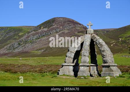 Der Königin geht es gut, Glen Mark, Angus Glens Schottland. Erbaut von Lord Dalhousie, um einem Besuch von Königin Victoria und Prinz Albert im Jahr 1861 zu gedenken. Stockfoto