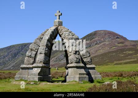 Der Königin geht es gut, Glen Mark, Angus Glens Schottland. Erbaut von Lord Dalhousie, um einem Besuch von Königin Victoria und Prinz Albert im Jahr 1861 zu gedenken. Stockfoto