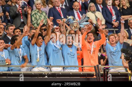 London, Großbritannien. 03. Juni 2023. 03. Juni 2023 – Manchester City/Manchester United – Emirates FA Cup-Finale – Wembley Stadium. Manchester City feiert den Gewinn des FA-Cup-Finales 2023. Bildkredit: Mark Pain / Alamy Live News Stockfoto