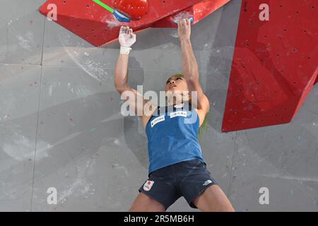 Prag, Tschechische Republik. 04. Juni 2023. Kletterer Miho Nonaka aus Japan tritt am 4. Juni 2023 in Prag, Tschechische Republik, beim Frauenfinale der Boulder Weltmeisterschaft an. Kredit: Michal Kamaryt/CTK Photo/Alamy Live News Stockfoto