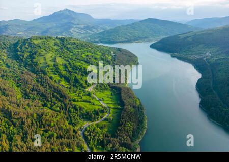 Bicaz-See und Berglandschaft Ceahlau (Rumänien) Stockfoto