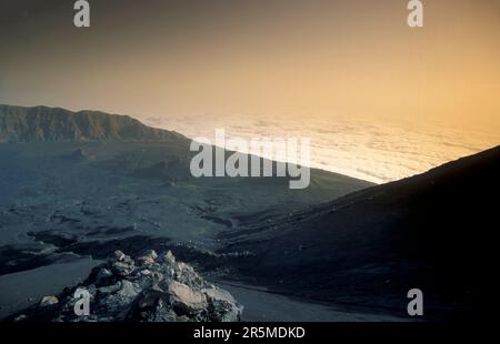 Die Landschaft mit dem Vulkan und dem Berg Fogo auf der Insel Fogo auf den Kap-verdischen Inseln in Afrika. Kap Verde, Fogo, Mai 2000 Stockfoto