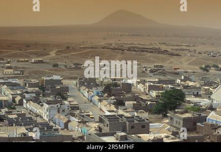 Die Stadt Espargos auf der Insel Sal auf den Kapverden-Inseln in Afrika. Kap Verde, Sal, Mai 2000 Stockfoto