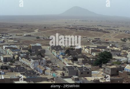 Die Stadt Espargos auf der Insel Sal auf den Kapverden-Inseln in Afrika. Kap Verde, Sal, Mai 2000 Stockfoto