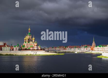 Yoshkar-Ola, Mari El, Russland - 5. September 2021. Kathedrale der Verkündigung des heiligsten Theotokos. 2010-14 gebaut. Voskresenskaya-Botschafter Stockfoto