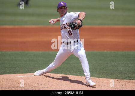 Baton Rouge, LA, USA. 4. Juni 2023. Der LSU-StarterPitcher Ty Floyd (9) bietet während der NCAA Baseball Regional Action zwischen den Oregon State Beavers und den LSU Tigers im Alex Box Stadium, Skip Bertman Field in Baton Rouge, LA, einen Platz auf dem Spielfeld. Jonathan Mailhes/CSM(Kreditbild: © Jonathan Mailhes/Cal Sport Media). Kredit: csm/Alamy Live News Stockfoto