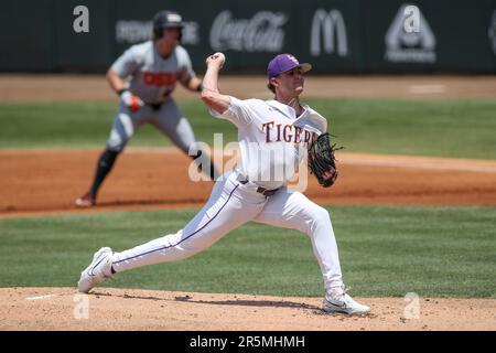 Baton Rouge, LA, USA. 4. Juni 2023. Der LSU-StarterPitcher Ty Floyd (9) bietet während der NCAA Baseball Regional Action zwischen den Oregon State Beavers und den LSU Tigers im Alex Box Stadium, Skip Bertman Field in Baton Rouge, LA, einen Platz auf dem Spielfeld. Jonathan Mailhes/CSM/Alamy Live News Stockfoto