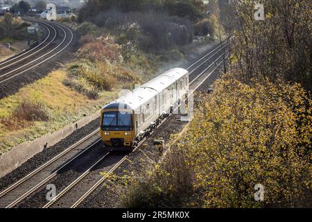 GWR Networker Turbo Class 166 No. 166 208 passiert Standish Junction, Gloucestershire, Großbritannien Stockfoto