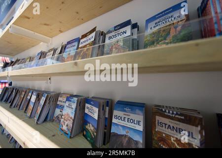 Der Stand der Reiseführer des Lonely Planet auf der Turin International Book Fair, Italien. Stockfoto