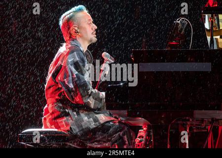 Verona, Italien. 04. Juni 2023. Der italienische Pianist und Musikkomponist Dario Faini, wie er mit Dardust Pseudonym während seiner Live-Auftritte in der Arena di Verona bekannt ist, für seine intime Nacht - nur zwei Nächte, am 4. Juni 2023 in Verona, Italien. Kredit: Live Media Publishing Group/Alamy Live News Stockfoto