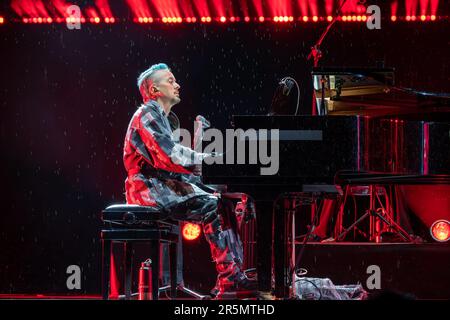 Verona, Italien. 04. Juni 2023. Der italienische Pianist und Musikkomponist Dario Faini, wie er mit Dardust Pseudonym während seiner Live-Auftritte in der Arena di Verona bekannt ist, für seine intime Nacht - nur zwei Nächte, am 4. Juni 2023 in Verona, Italien. Kredit: Unabhängige Fotoagentur/Alamy Live News Stockfoto