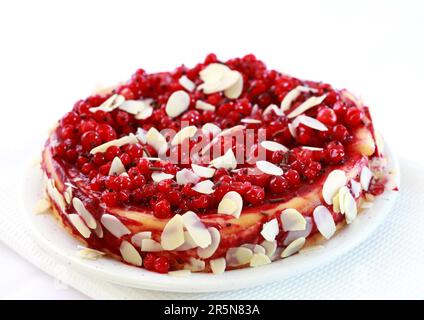 Köstliche Johannisbeer-Kuchen mit Mandeln Stockfoto