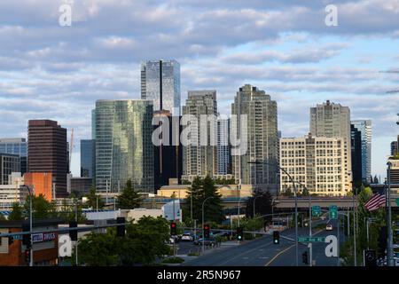 Bellevue, WA, USA - 04. Juni 2023; Zentrum der Skyline von Bellevue Washington am frühen Morgen Stockfoto
